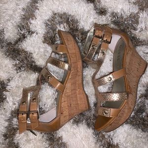 GUESS gold wedges